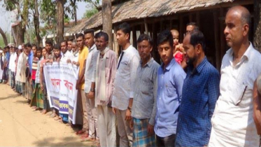 সুনামগঞ্জে প্রধান শিক্ষক হারুনুর রশিদের অপসারণের দাবিতে মানববন্ধন