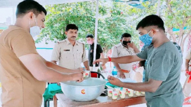 দুধের সঙ্গে হলুদ মিশিয়ে খাওয়ার হিড়িক ভারতীয় পুলিশে!