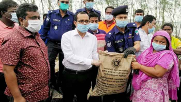 আম্পান: বাগেরহাটে ক্ষতিগ্রস্থদের মাঝে ত্রাণ বিতরণ