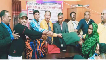 বেনাপোলে রিপোর্টার্স সমিতির উদ্যোগে শীতবস্ত্র বিতরণ