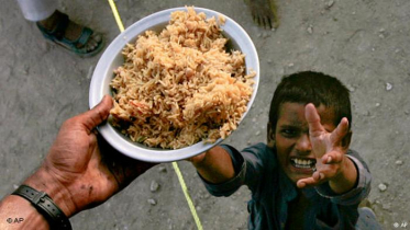 ভারতে ৪৪ শতাংশ মানুষ এক বেলা খাচ্ছেন