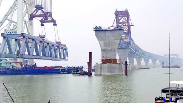 পদ্মাসেতুতে বসানো হচ্ছে ২৫তম স্প্যান
