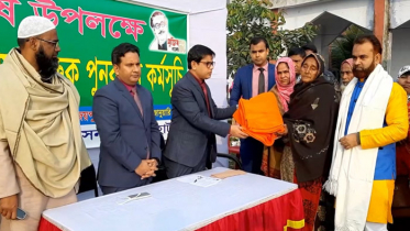 জয়পুরহাটে ভিক্ষুক পুনর্বাসনে ছাগল, টিন ও অর্থ বিতরণ