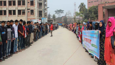 জনসংযোগ পরিচালককে লাঞ্ছিত করার প্রতিবাদে হাবিপ্রবিতে মানববন্ধন