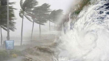 খুলনা উপকূল অতিক্রম করেছে আম্পান