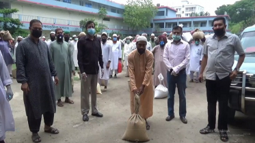 রাজবাড়ীতে ইমাম ও মোয়াজ্জেমদের মাঝে চাল বিতরণ