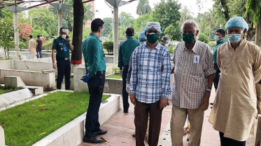 নাসিমকে শ্রদ্ধা জানাতে কবরস্থানে ডা. জাফরুল্লাহ