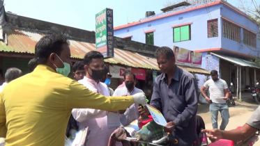 করোনা প্রতিরোধে জয়পুরহাটে মাস্ক ও সাবান বিতরণ