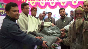 জয়পুরহাটে শীতার্তদের মাঝে কম্বল বিতরণ
