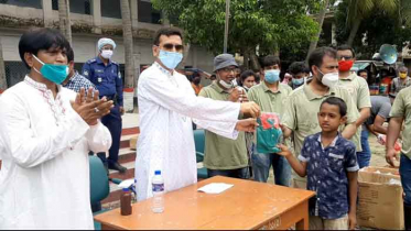শিশুদের ঈদের পোশাক দিল `করোনা যুদ্ধে আমরা` 