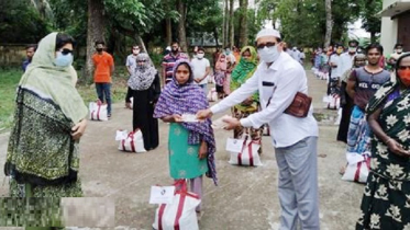 বাগেরহাটে অসহায়দের মাঝে খাদ্য সামগ্রী বিতরণ