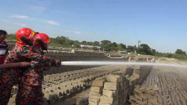 নরসিংদীতে অবৈধ দুই ইটভাটা গুড়িয়ে দিল ভ্রাম্যমান আদালত