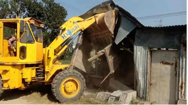আশুগঞ্জে দুই শতাধিক অবৈধ স্থাপনা উচ্ছেদ