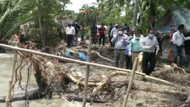 আম্পানে ক্ষতিগ্রস্থ মোংলার ভেড়িবাঁধ পরিদর্শনে জেলা প্রশাসক