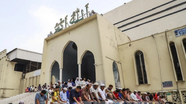 কাল থেকে মসজিদে নামাজ পড়ার অনুমতি
