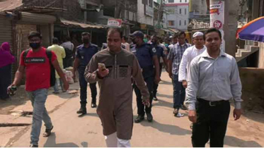 নাটোরে চাহিদার অতিরিক্ত পণ্য কিনতে ক্রেতাদের ভীড়