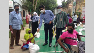 নবাবগঞ্জে দুস্থ ও প্রতিবন্ধীদের সহায়তা 
