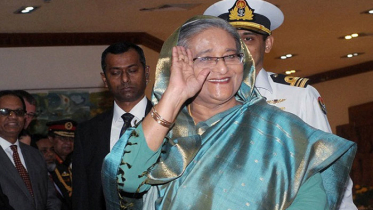 আবুধাবির পথে প্রধানমন্ত্রী