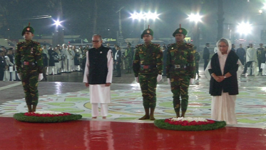 ভাষা শহীদদের প্রতি রাষ্ট্রপ‌তি-প্রধানমন্ত্রীর শ্রদ্ধা নিবেদন