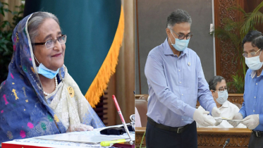 ত্রাণ ও কল্যাণ তহবিলে অনুদান গ্রহণ করলেন প্রধানমন্ত্রী