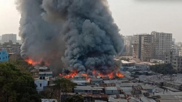 রূপনগরের বস্তির আগুন ছড়িয়ে পার্শ্ববর্তী ভবন ও মসজিদে