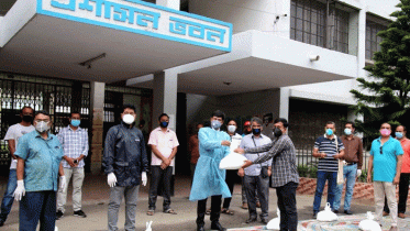 একদিনের বেতনের টাকার ত্রাণ বিতরণ ইবি কর্তৃপক্ষের