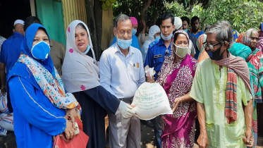 সরাইলে কর্মহীনদের মাঝে প্রধানমন্ত্রীর উপহার বিতরণ