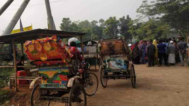 আশুলিয়ায় বকেয়া বেতনের দাবিতে শ্রমিক বিক্ষোভ