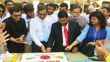 শেকৃবিতে উৎসবমুখর পরিবেশে র‍্যাগ ডে উদযাপন