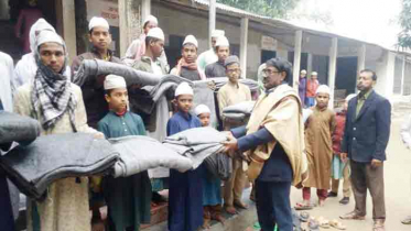 বেনাপোলে ইমাম-মোয়াজ্জিমসহ এতিমখানায় কম্বল বিতরণ