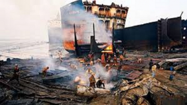 সীতাকুণ্ডে জাহাজভাঙ্গা শ্রমিকদের মানবেতর জীবনযাপন