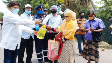 বাগেরহাটে ৬৭০ টাকা টিসিবি প্যাকেজে পণ্য বিক্রি 