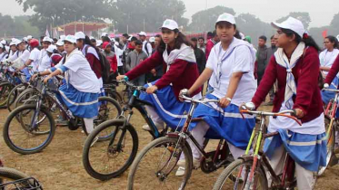 ঠাকুরগাঁওয়ে কিশোরীদের সাইক্লিং অনুষ্ঠিত