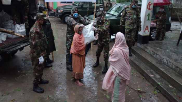 ঠাকুরগাঁওয়ে কর্মহীনদের খাবার ব্যবস্থা করেছে সেনাবাহিনী 