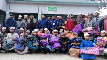 ঠাকুরগাঁওয়ে এতিম শিশুদের মাঝে কম্বল বিতরণ