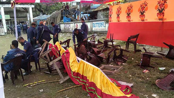 সদরপুরে ছাত্রলীগের দু’পক্ষের সংঘর্ষে পণ্ড হয়ে যায় প্রতিষ্ঠা বার্ষিকীর অনুষ্ঠান