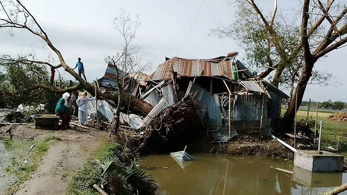 ঝড়ে ক্ষয়ক্ষতির চিত্র