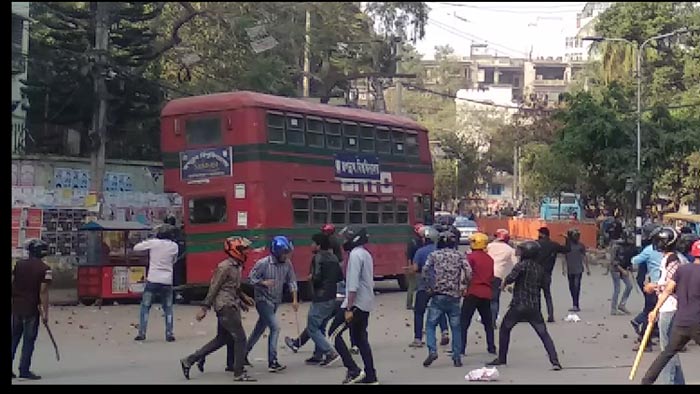 জবিতে সংঘর্ষে সাংবাদিকসহ আহত ৪০