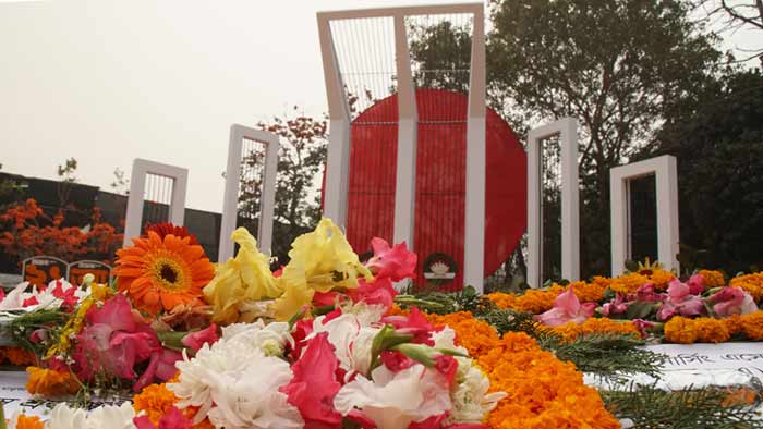 বিনম্র শ্রদ্ধা আর ভালোবাসায় ভাষা শহীদদের স্মরণ   