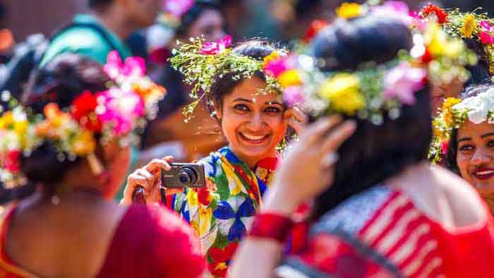 জগন্নাথ বিশ্ববিদ্যালয়ে বসন্ত বরণ