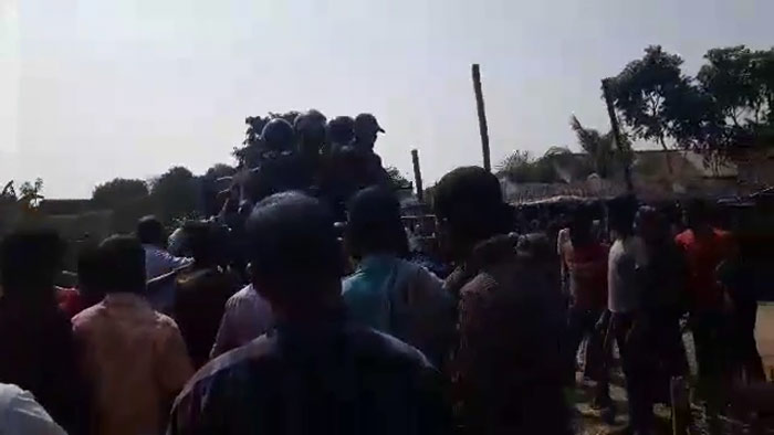 ঠাকুরগাঁওয়ে বিজিবি`র সঙ্গে গ্রামবাসীর সংঘর্ষে নিহত চার
