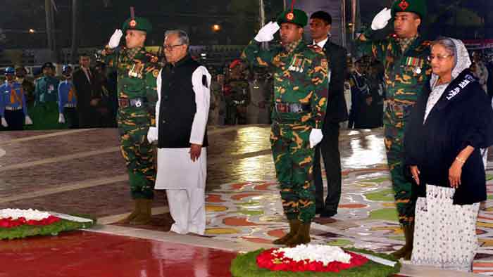 শহীদদের প্রতি রাষ্ট্রপতি ও প্রধানমন্ত্রীর গভীর শ্রদ্ধা নিবেদন