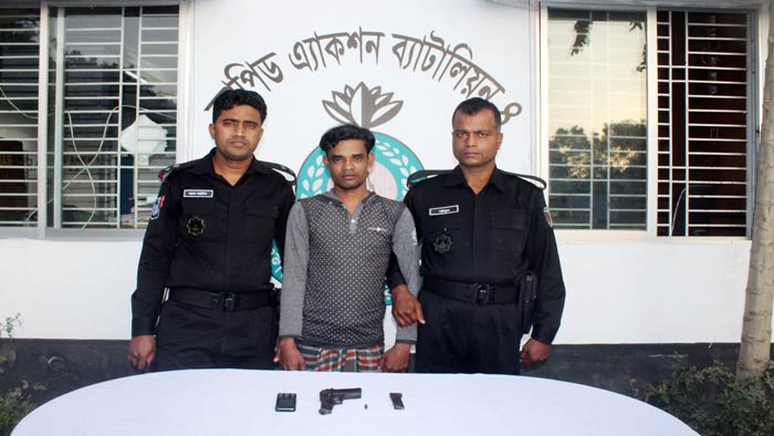 সাভারে অস্ত্রসহ সন্ত্রাসী আটক