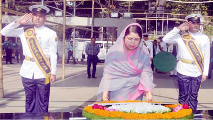 বঙ্গবন্ধুর প্রতিকৃতিতে স্পিকার ও ডেপুটি স্পিকারের শ্রদ্ধা