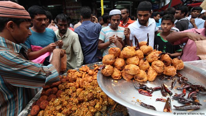 খাবারে সচেতনতা প্রয়োজন      