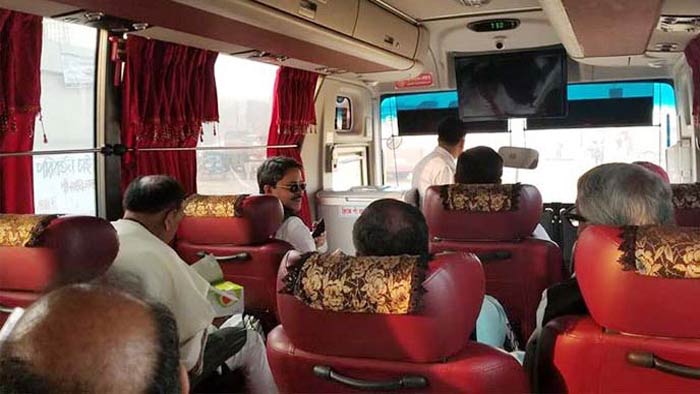 এবার বাসে করে টুঙ্গিপাড়া যাচ্ছেন মন্ত্রীরা