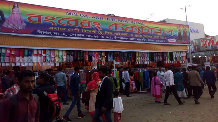 বাণিজ্যমেলায় এখনও চলছে ঠুকঠাক শব্দ