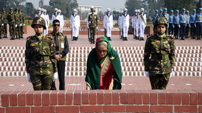 স্মৃতিসৌধে প্রধানমন্ত্রীর নেতৃত্বে নতুন মন্ত্রীদের শ্রদ্ধা