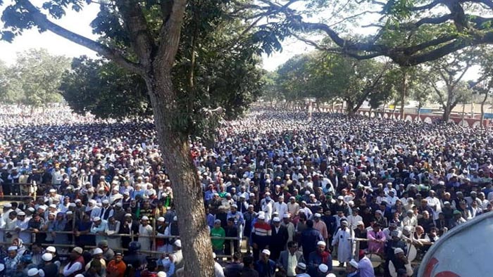 শোলাকিয়া ময়দানে সৈয়দ আশরাফের মরদেহ