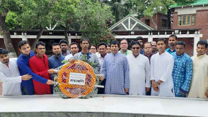 বঙ্গবন্ধুর সমাধিতে বশেফমুবিপ্রবি উপাচার্যের শ্রদ্ধা